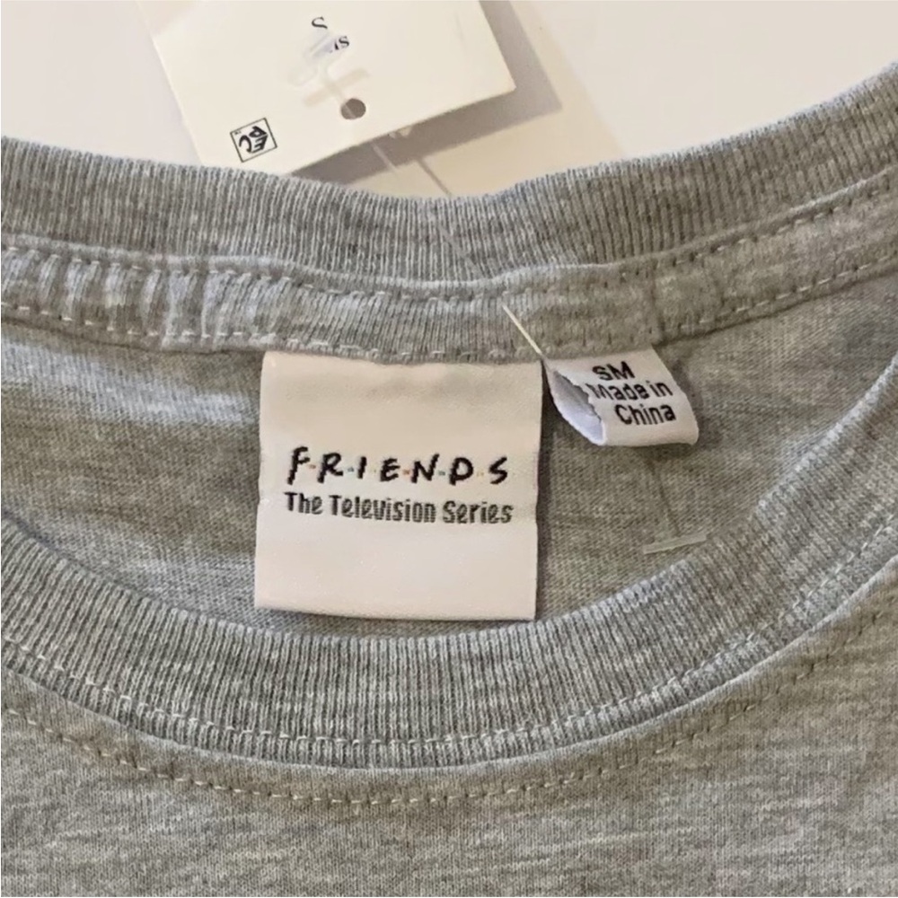FRIENDS Christmas Tee & Scrunchie - Picture 6 of 6